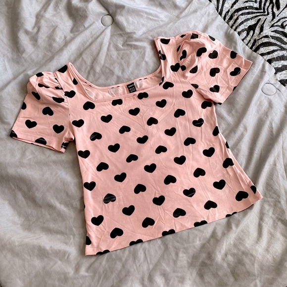Cute Pink Puff Shoulder Sleeve T-Shirt with Cute Black Hearts - Picture 2 of 2